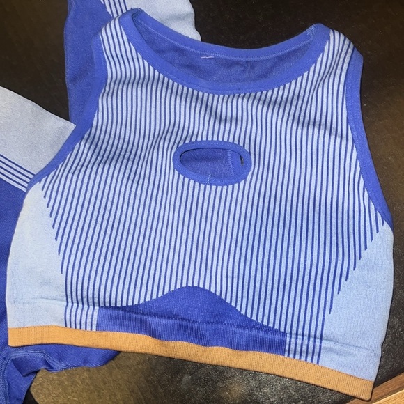 NWOT Women’s Fabletics Blue and Orange Activewear Set - Picture 3 of 9